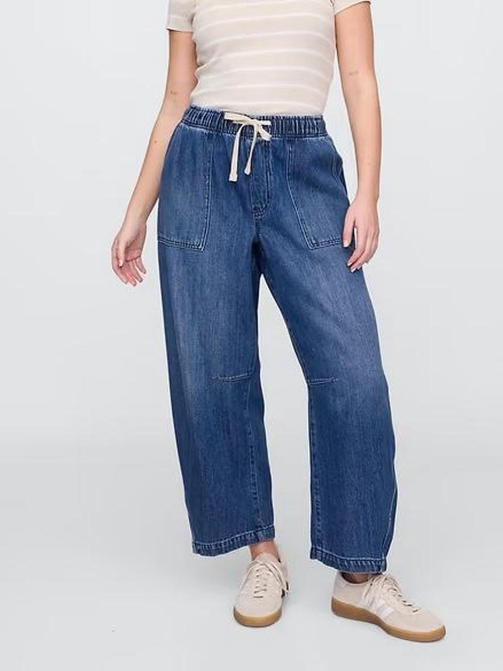 GAP Mid Rise SuperSoft Pull-On Barrel Jeans - Medium Wash - Size L